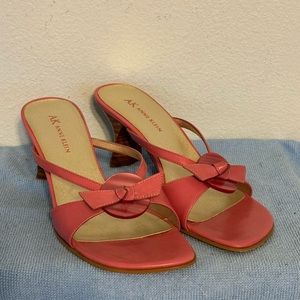 ANNE KLEIN Pink Button & Bow Stack Heel Sandals Size 7.5